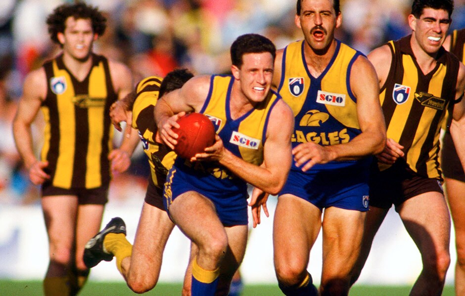 AFL 1992 1st Elimination Final - West Coast v Hawthorn Don Pyke dashes through the guts of Subiaco Oval - West Coast Eagles,Hawthorn Hawks
